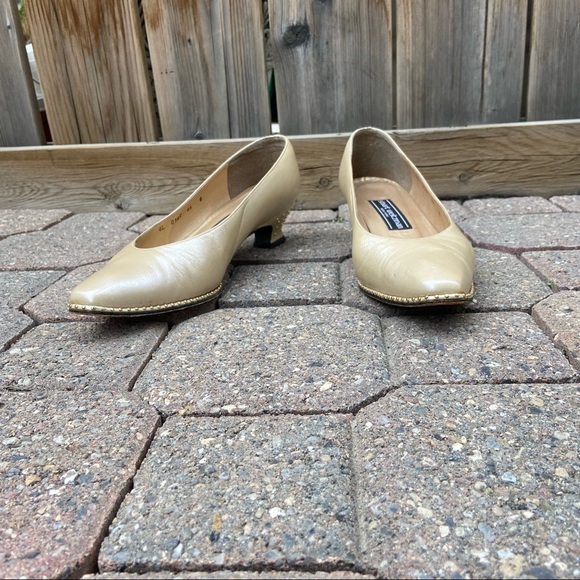 Stuart Weitzman women cream studded heel pumps. Size 8. Good used condition. - Picture 8 of 9